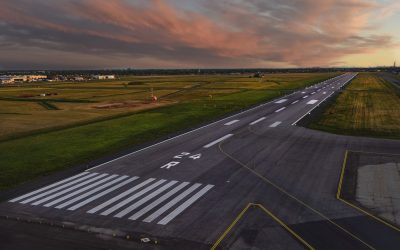 LE COURRIER DU SUD : Aéroport de Saint-Hubert : la fin des avions bruyants la nuit, s’engage DASH-L